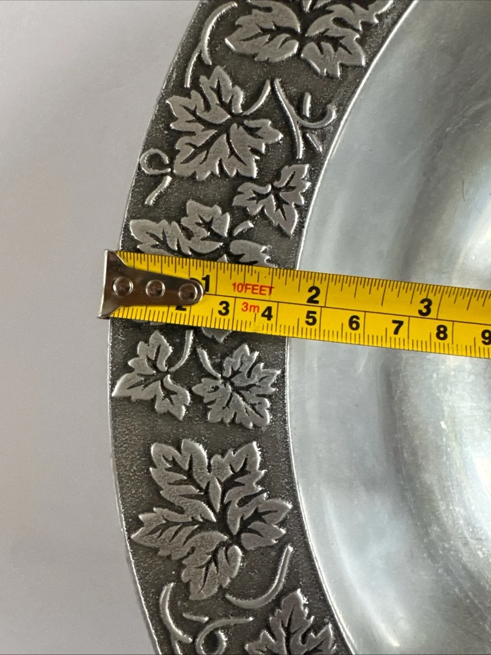 Vintage  Wilton Armetale Large Round Serving Bowl Atkins Ivy 3.5 Qt Pewter 14.5